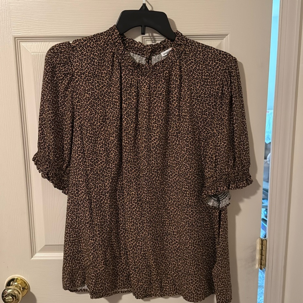 Short sleeve blouse leopard print